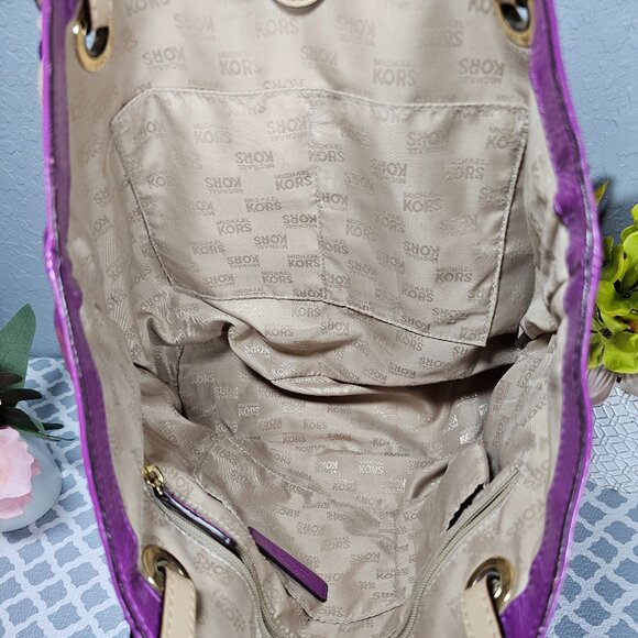 Michael Kors E-1303 Purple Leather Shoulder Bag - Picture 7 of 11